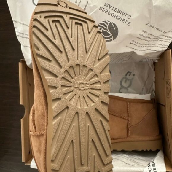 New Ugg Womens mini Snow boots Black - Picture 2 of 4